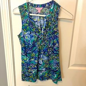 Lillly Pulitzer sleeveless shirt, gold button details.